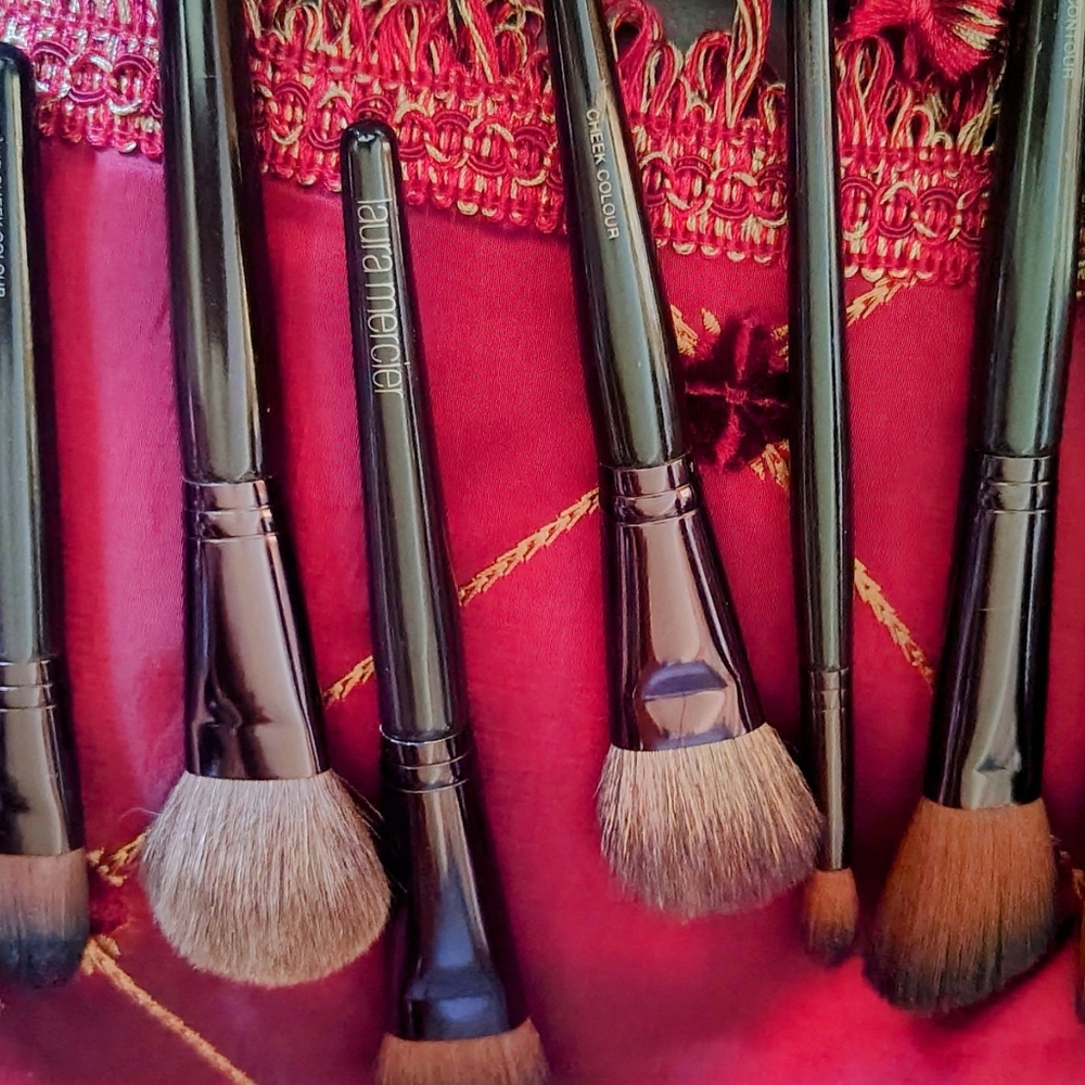 LAURA MERCIER BRUSHES MAKE A REASONABLE OFFER PER BRUSH